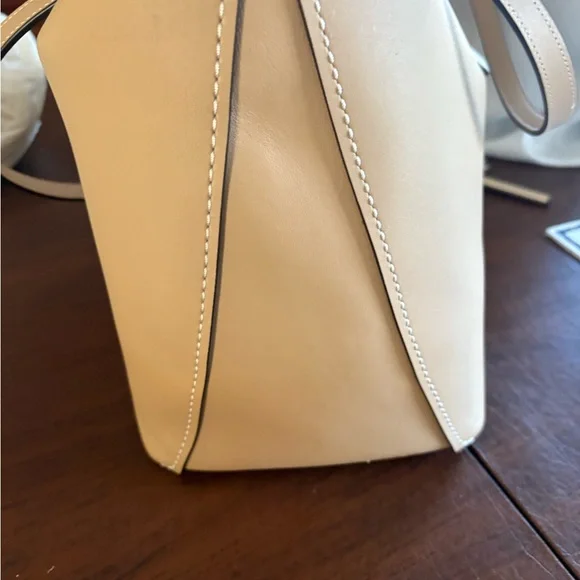 Coach Cream Leather Women's Bag - Picture 8 of 12